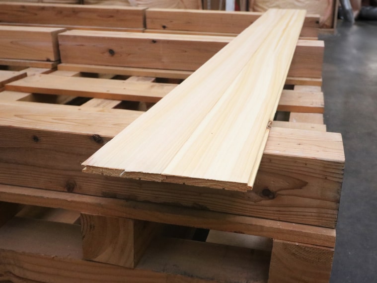 6軸モルダーで加工した木材