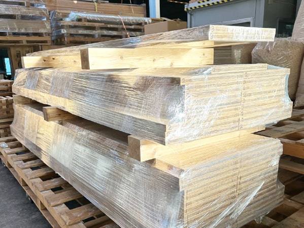 梱包された木材